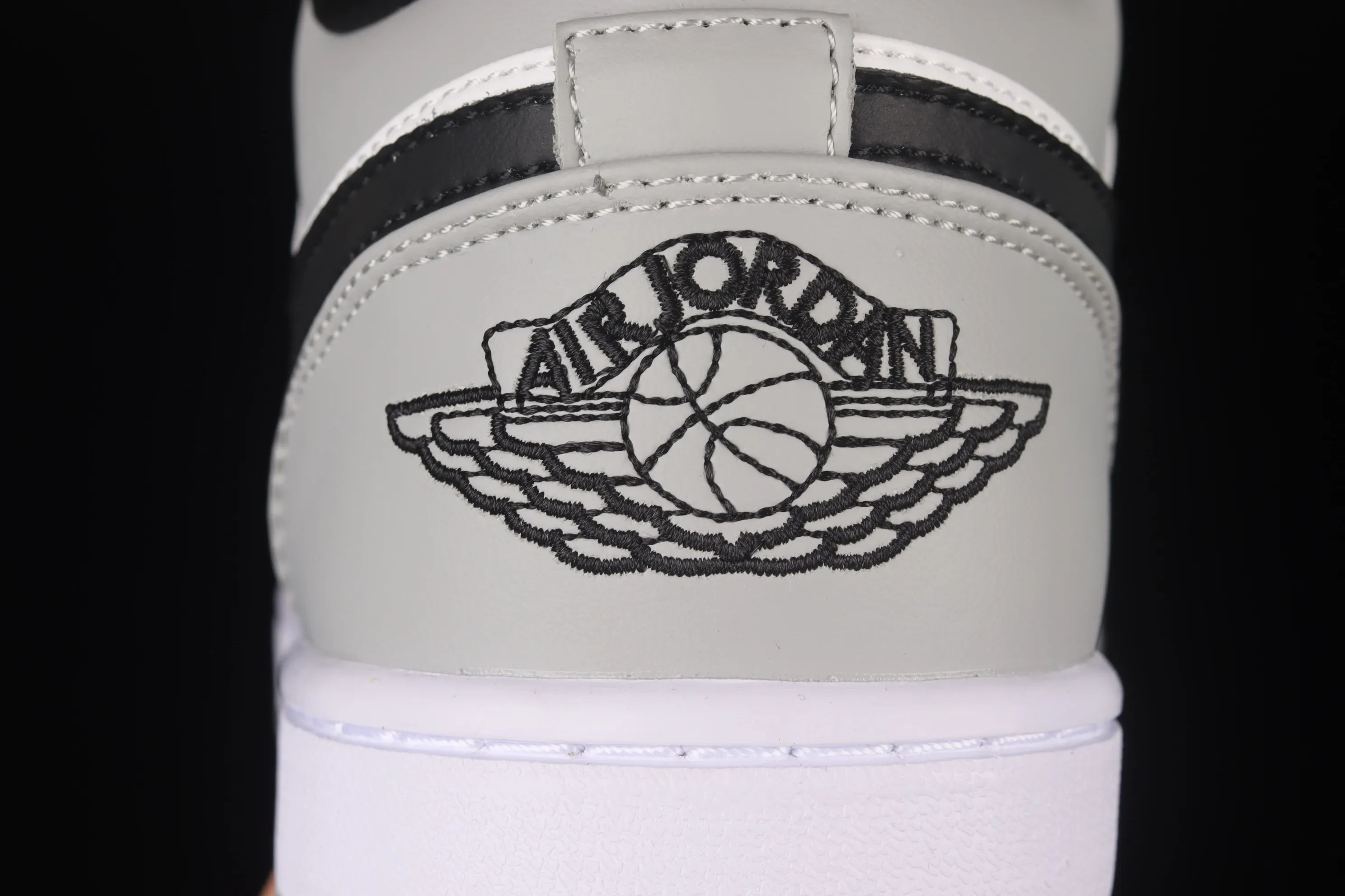 All categories Air Jordan Jordan series basketball shoes Air Jordan 1 Low Z version Air Jordan 1 AJ1 Joe 1 new black and gray low-top retro culture basketball shoes 553558-052